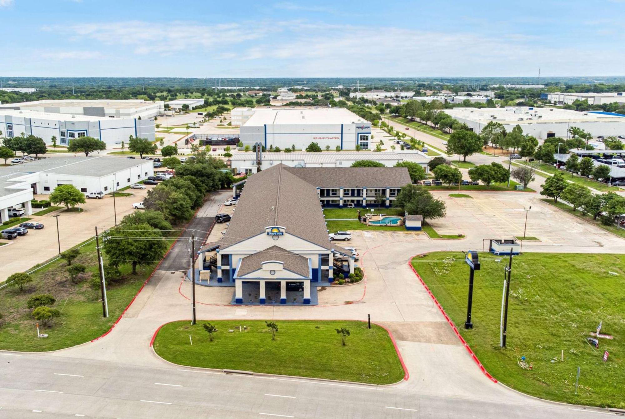 Days Inn By Wyndham Mckinney Exterior foto