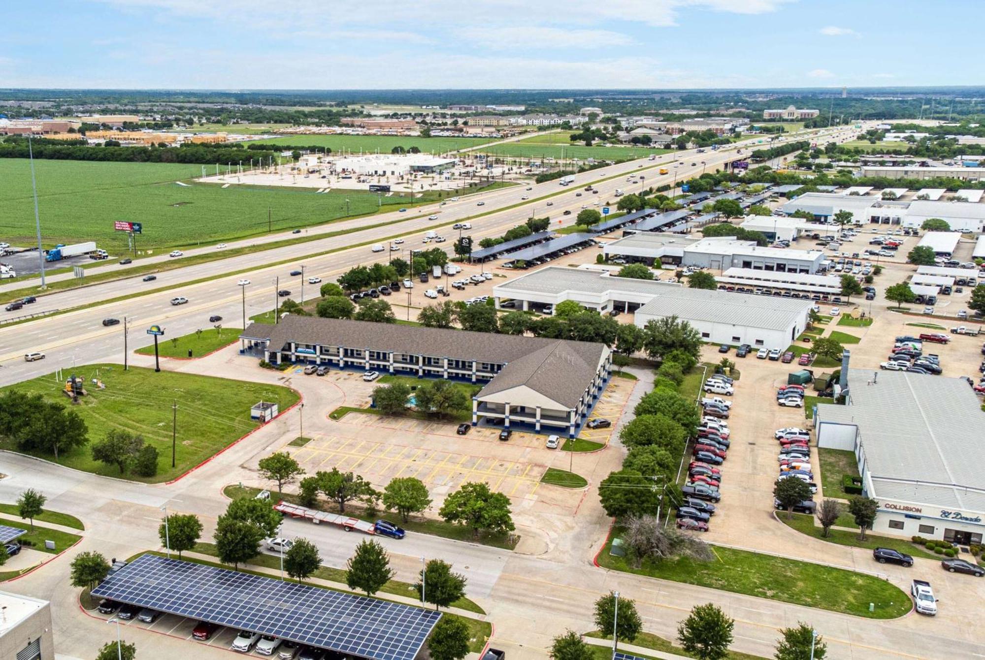 Days Inn By Wyndham Mckinney Exterior foto